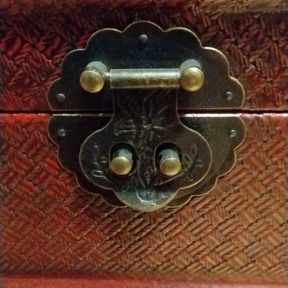 Vintage Chinese Red Wooden Box - Picture 3 of 12